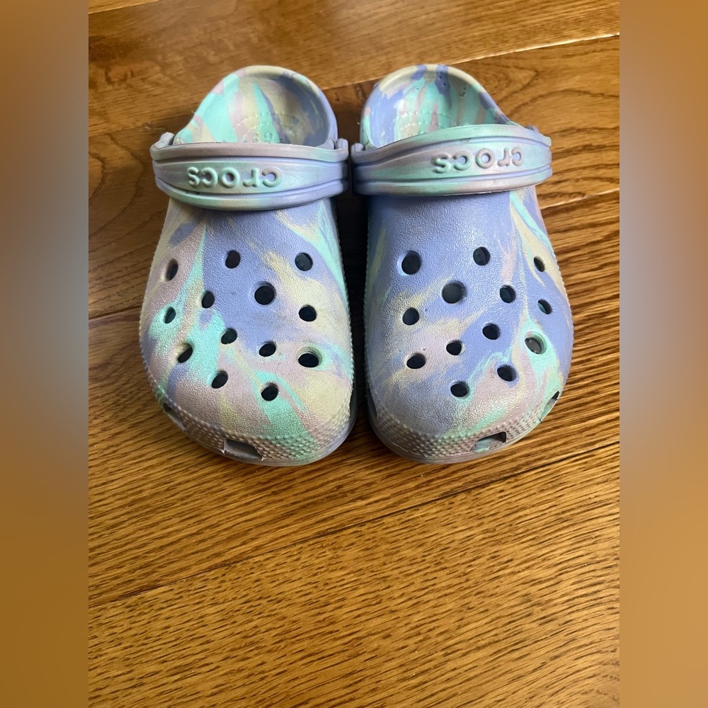 CROCS tie-dye pastel purple, teal and Gray size 13